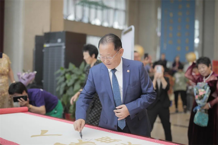 1697609073419452.jpg 12.jpg